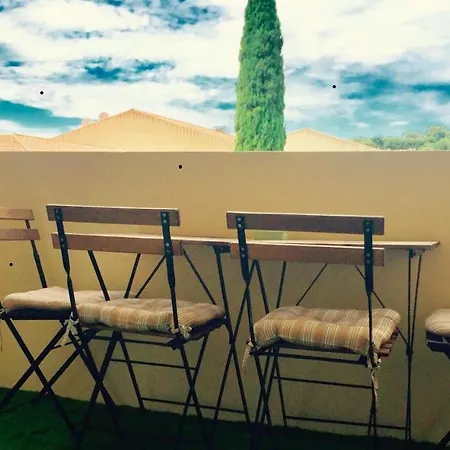 Kitchenette Avec Petite Terrasse Lejlighed